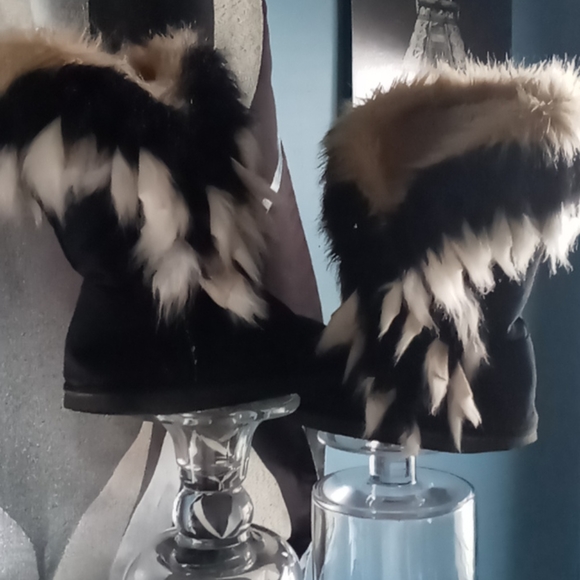 Fur boots - Picture 3 of 3